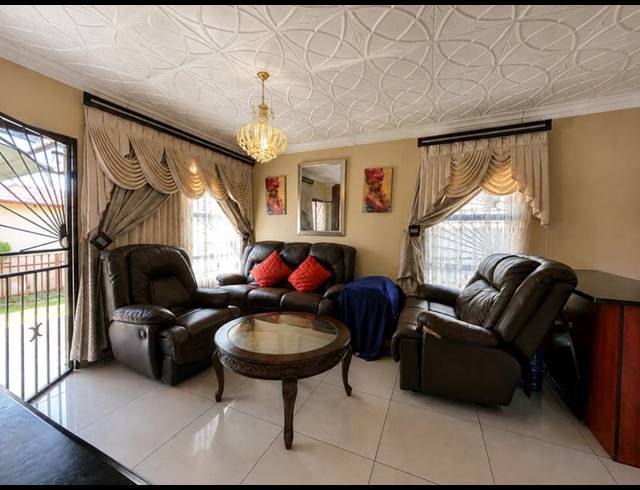 3 BEDROOM HOUSE FOR SALE IN HEATHERVIEW